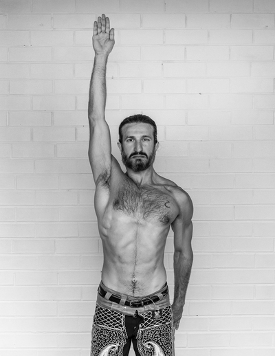Alternate arm stretch right