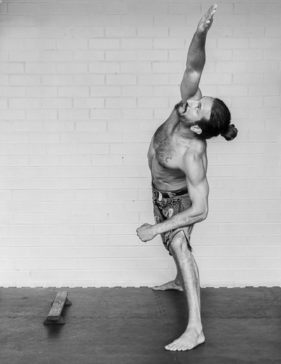 Shena sarnavazi - side bend stretch side view