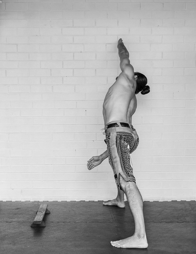 Shena sarnavazi - side bend stretch side view